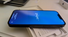 Mint
													Apple iPhone 13 - Unlocked, Midnight, 128 GB, A2482, photo 4 of 7