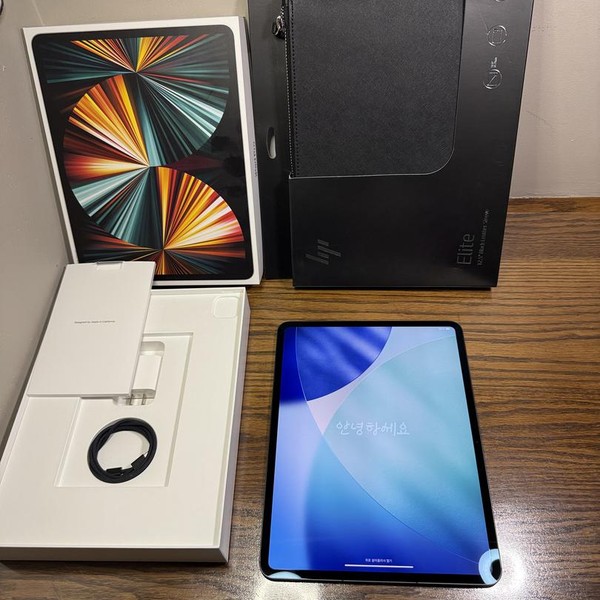 Apple iPad Pro 13 inch (M4) 2024 - Unlocked, 1 TB, Black, 16 GB, A2926, Standard Glass