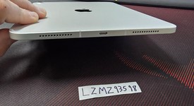 Mint
													Apple iPad 11th Gen - Unlocked, Silver, 128 GB, A3355, photo 4 of 5