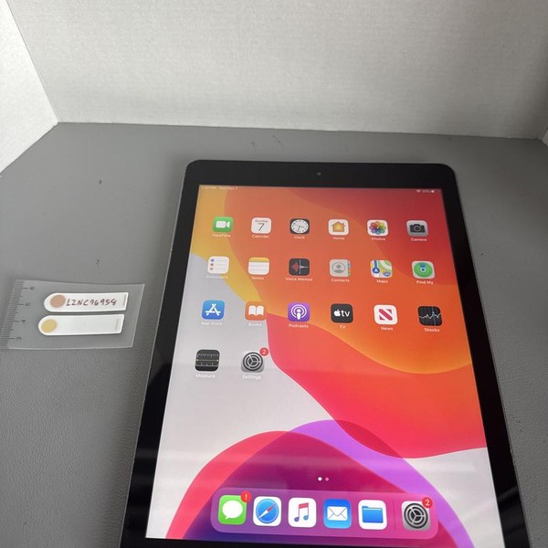 Apple iPad 6th Gen - Wi-Fi, 32 GB, Gray, A1893