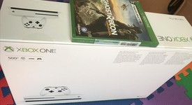 New
													Xbox One (2013) - White, 500 GB, photo 3 of 5