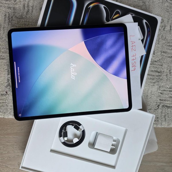 Apple iPad Pro 13 inch (M4) 2024 - Wi-Fi, 256 GB, Black, 8 GB, A2925, Standard Glass