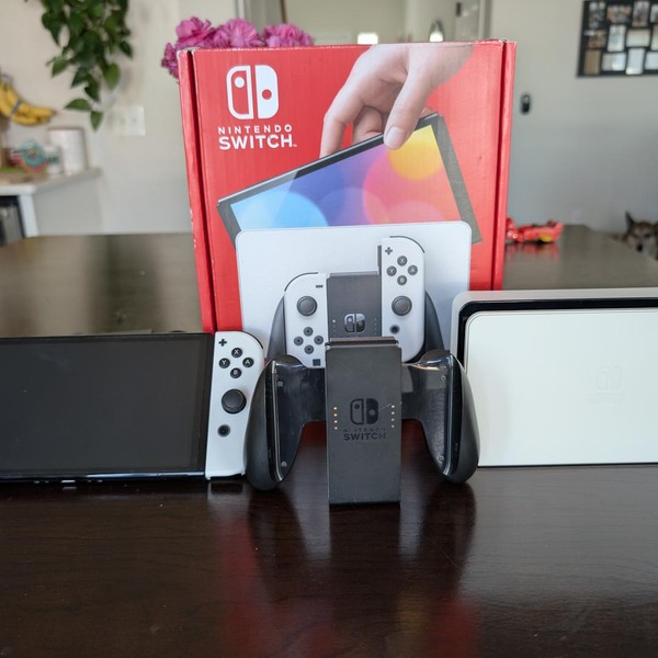 Nintendo Switch - OLED - 64 GB, White