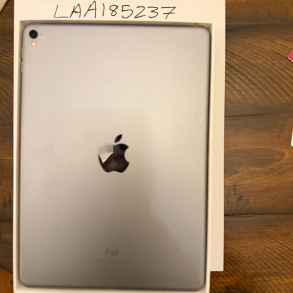 Apple iPad Pro 9.7 inch - Wi-Fi, 128 GB, Gray, A1673