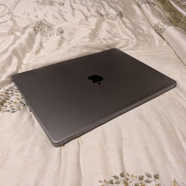 MacBook Pro 2023 - 16 inch - 1 TB, Gray, 32 GB, Apple M2 Pro 12-core