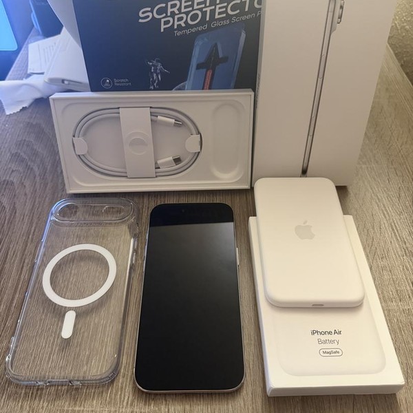 Apple iPhone Air - Unlocked, 256 GB, Cloud White, A3260