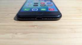 Good
													Apple iPhone SE 3rd Gen 2022 - Unlocked, Midnight, 128 GB, A2595, photo 3 of 12