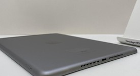 Mint
													Apple iPad 5th Gen - Unlocked, Gray, 32 GB, A1823, photo 4 of 5