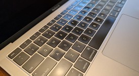 Good
													MacBook Air 2019 - 13" - I5, Silver, 128 GB, 8 GB, photo 4 of 15