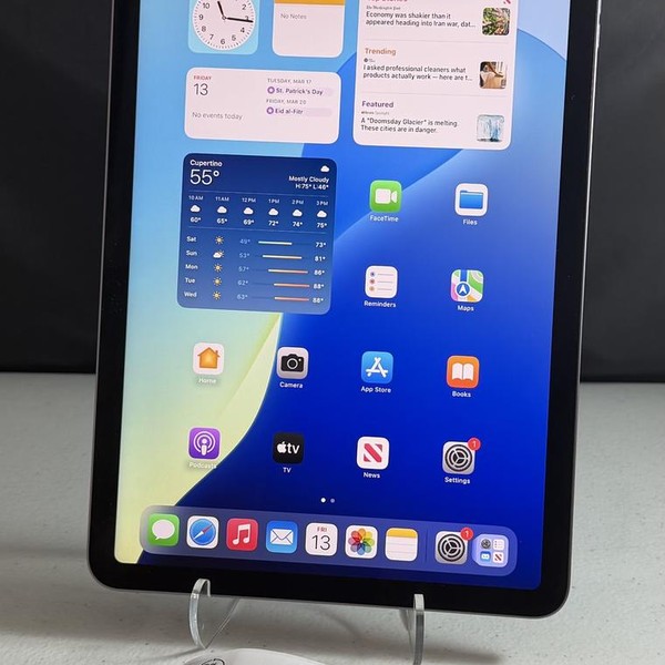 Apple iPad Air 5th Gen - Wi-Fi, 256 GB, Gray, A2588