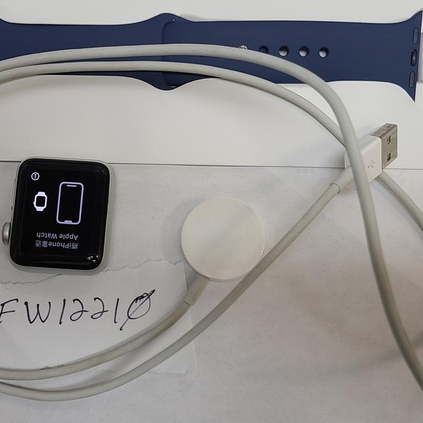 Apple Watch Series 3 38mm - Silver, A1858, Aluminum - GPS