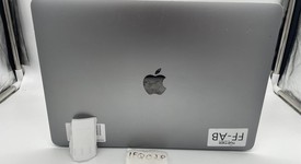 Fair
													MacBook Air 2020 - 13" - I3, Gray, 256 GB, 8 GB, photo 3 of 6