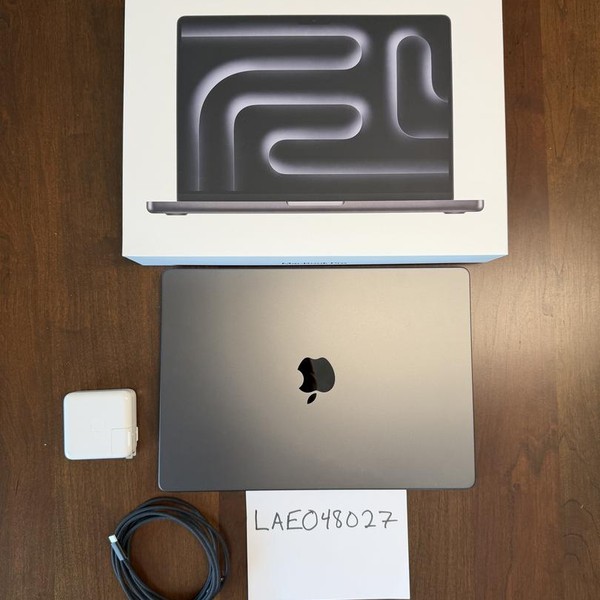 MacBook Pro 2025 - 14 inch - 1 TB, Space Black, 16 GB, Apple M5