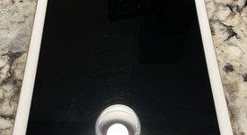 Good
													Apple iPad 6th Gen - AT&T, Gold, 128 GB, A1954, photo 2 of 7