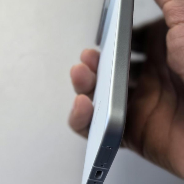 Vivo X300 Pro - Unlocked Non-US, 256 GB, Mist Blue, 12 GB