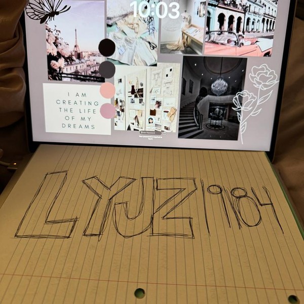 MacBook Air 2022 (M2) - 13 inch - 256 GB, Starlight, 8 GB, Apple M2