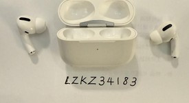 Used
													Apple AirPods Pro - Wireless Case, photo 4 of 8