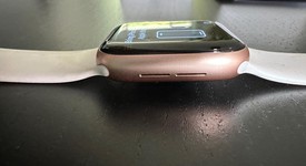 Good
													Apple Watch SE 1st Gen 40mm - Unlocked, Gold, A2353 - Cellular, Aluminum, photo 5 of 7
