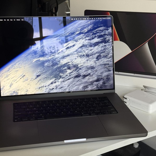 MacBook Pro 2021 - 16 inch - 4 TB, Gray, 64 GB, Apple M1 Max