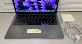 Good
													MacBook Air 2019 - 13" - I5, Gray, 512 GB, 16 GB, photo 2 of 10