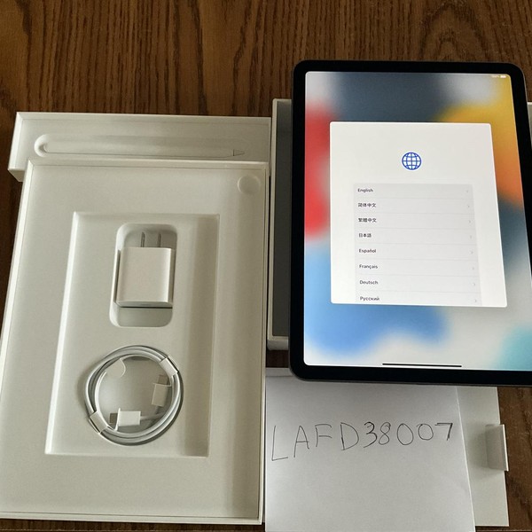 Apple iPad Air (5th Gen) - Wi-Fi, 64 GB, Gray, A2588