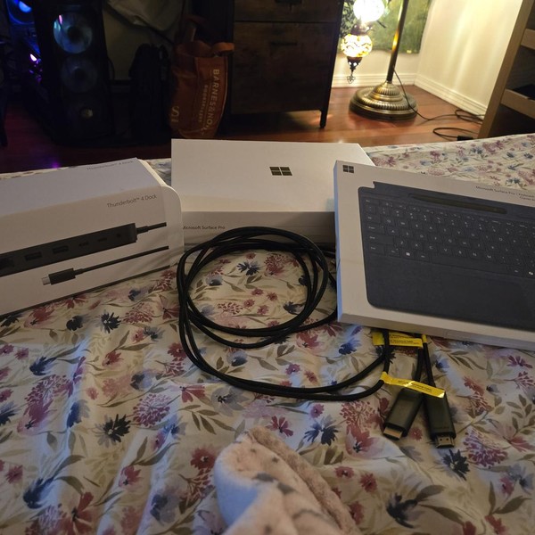 Microsoft Surface Pro 11 - 1 TB, Platinum, 32 GB, Snapdragon X Elite