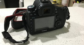 Mint
													Canon EOS 5D Mark III, photo 3 of 10
