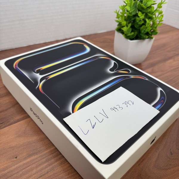 Apple iPad Pro 11 inch (M5) 2025 - Unlocked, 256 GB, Space Black, Apple M5 9-Core, A3358, Standard Glass