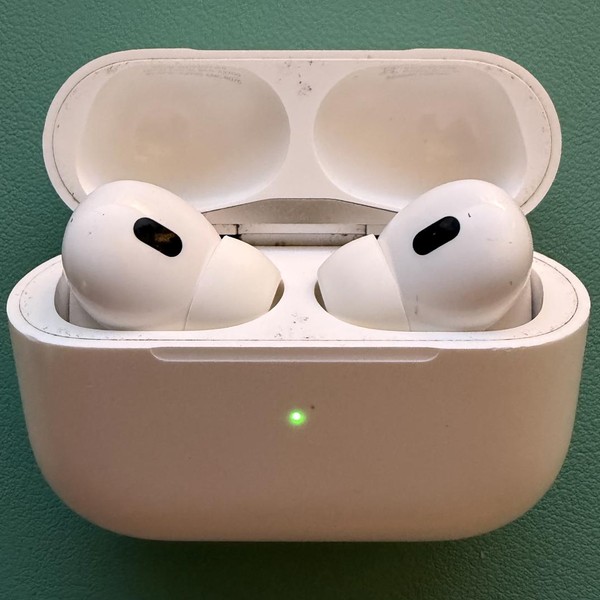 Apple AirPods Pro 2 - Lightning