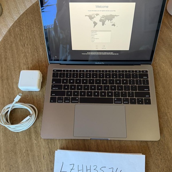 MacBook Pro 2017 (No Touch Bar) - 13 inch - 128 GB, Gray, 8 GB, Intel Core i5