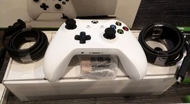 Mint
													Xbox One S (2016) - White, 2 TB, photo 4 of 6