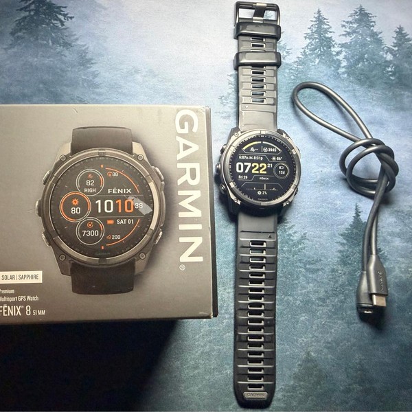 Garmin Fenix 8 - Carbon, SOLAR