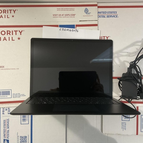 Microsoft Surface Laptop 5 - 256 GB, Black, 16 GB, Intel Core i5, 13.5 inch