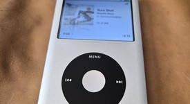 Good
													Apple iPod Classic 6th Gen 2008 - Silver, 160 GB, photo 5 of 11