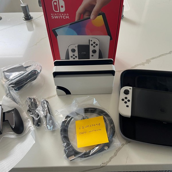 Nintendo Switch - OLED - 64 GB, White