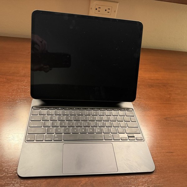 Apple iPad Pro 13 inch (M4) 2024 - Unlocked, 2 TB, Black, 16 GB, A2926, Standard Glass