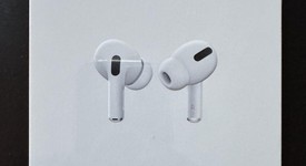 New
													Apple AirPods Pro - MagSafe Case, photo 2 of 5