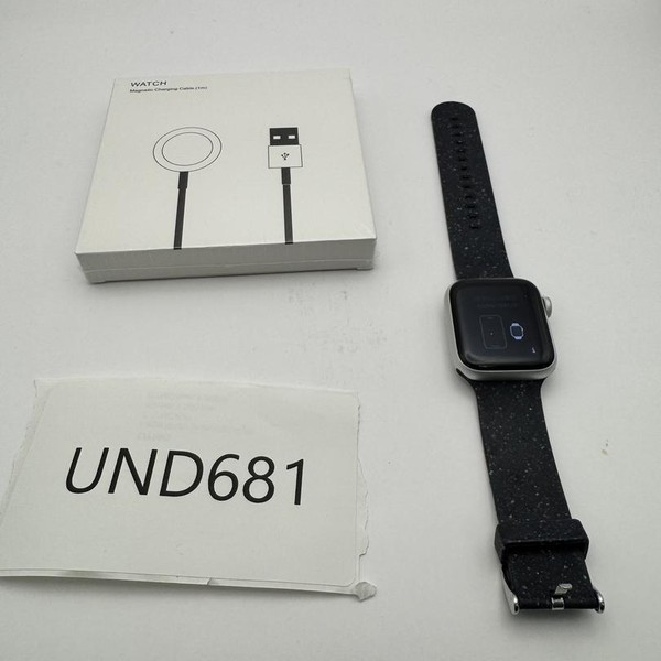 Apple Watch SE 2nd Gen 40mm - Silver, A2722 - GPS, Aluminum