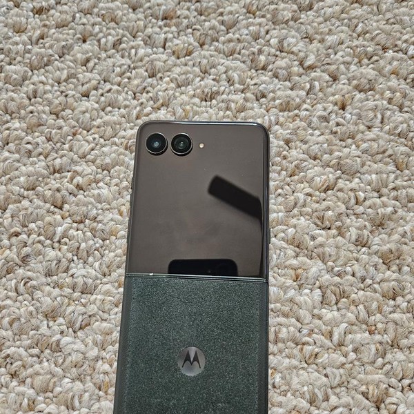 Motorola Razr Ultra (2025) - Unlocked, 512 GB, PANTONE Scarab, 16 GB
