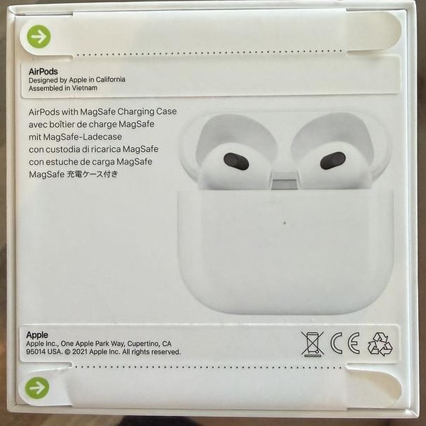 Apple AirPods (3rd Gen) - MagSafe Case