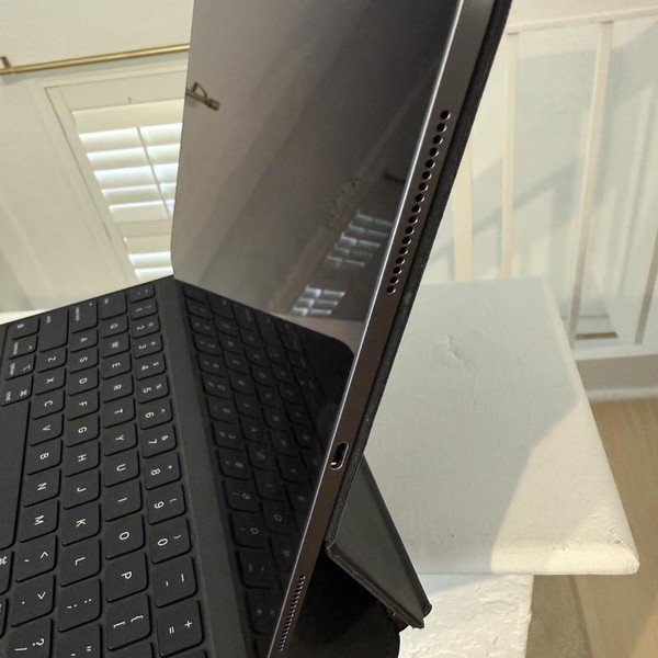 Apple iPad Pro 12.9 inch 4th Gen 2020 - Wi-Fi, 256 GB, Silver, A2229