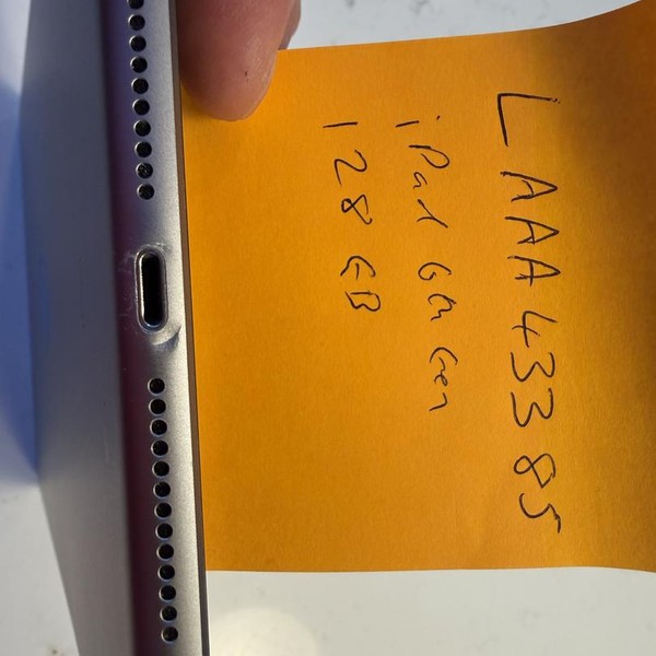 Apple iPad 6th Gen - Wi-Fi, Silver, 128 GB, A1893