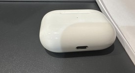 Used
													Apple AirPods Pro - MagSafe Case, photo 4 of 10