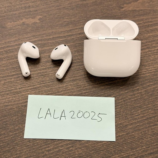 Apple AirPods (4th Gen) - Standard