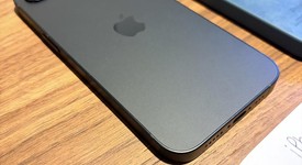 Mint
													Apple iPhone 16e - Unlocked, Black, 128 GB, A3212, photo 3 of 9