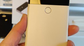 Mint
													Google Pixel 2 XL - Verizon, Black & White, 64 GB, Verizon Edition, photo 4 of 8