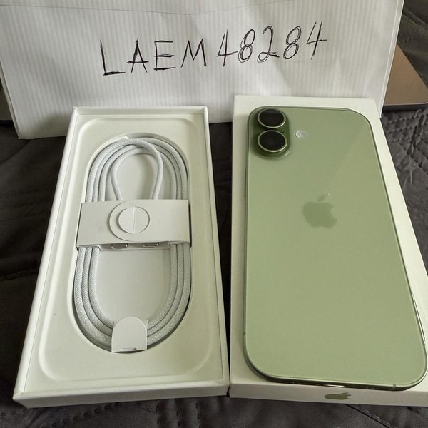 Apple iPhone 17 - Unlocked, 256 GB, Sage, A3258