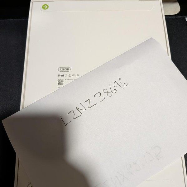 Apple iPad 11th Gen - Wi-Fi, 128 GB, Silver, A3354