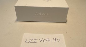 New
													Apple AirPods 3rd Gen - Lightning Case, photo 3 of 4