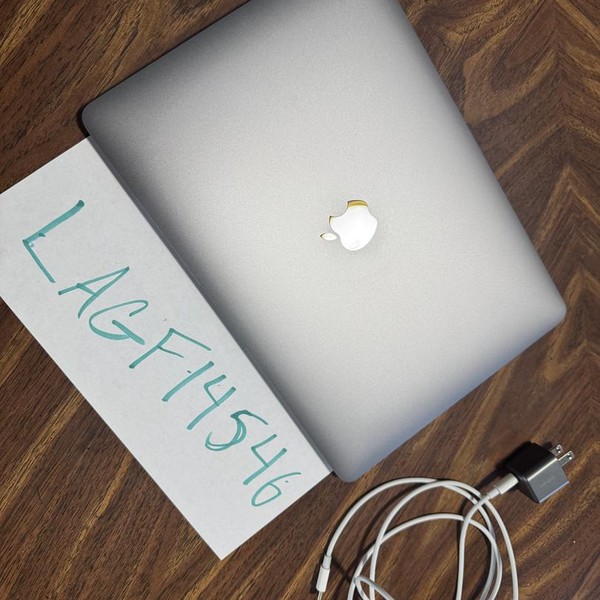 MacBook Air 2020 - 13 inch - 512 GB, Gray, 16 GB, Apple M1